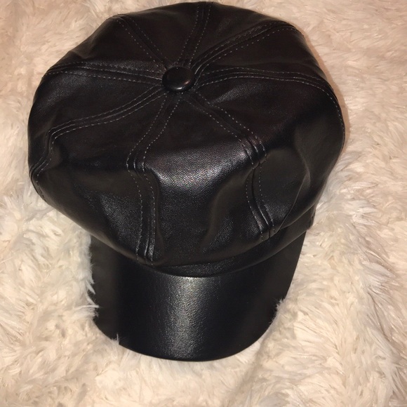 Zara Accessories - Baker hat