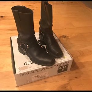 NWB Fry 12R Black boots still in box.