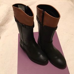 Black leather toddler boots.