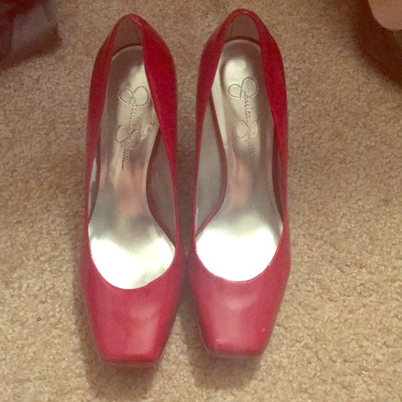 Red pumps - Picture 1 of 4