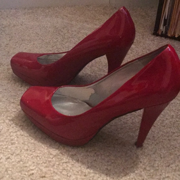 Red pumps - Picture 2 of 4