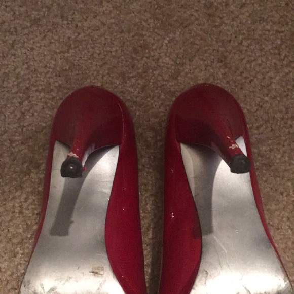 Red pumps - Picture 4 of 4