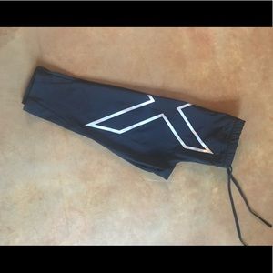 2xu Pants - Women’s 2xU Compression Leggings, Capri length 2xu Pants - Women’s 2xU Compression Leggings, Capri length