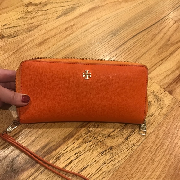 Tory Burch Handbags - Tory Burch Zip Continental Wallet!