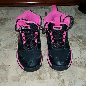 **SOLD***Girls Nike sneaker boots