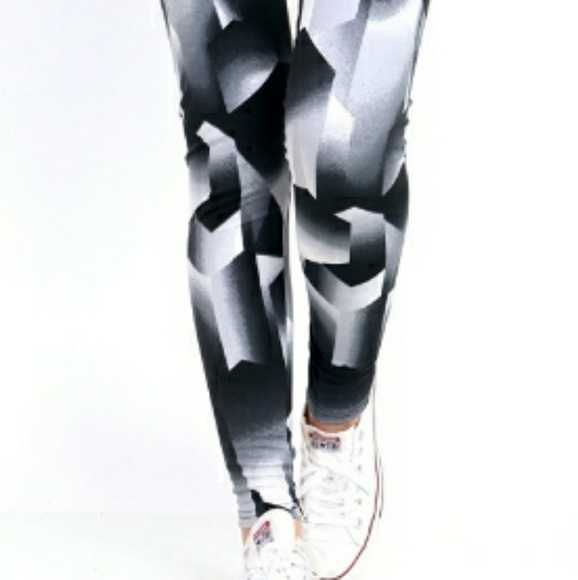 BANDED WAIST YOGA PANTS - Picture 2 of 3