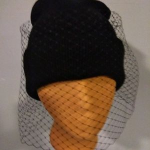 Veiled black ski har