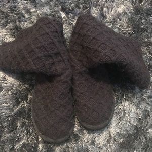 Ugg - Black lattice cardi boot