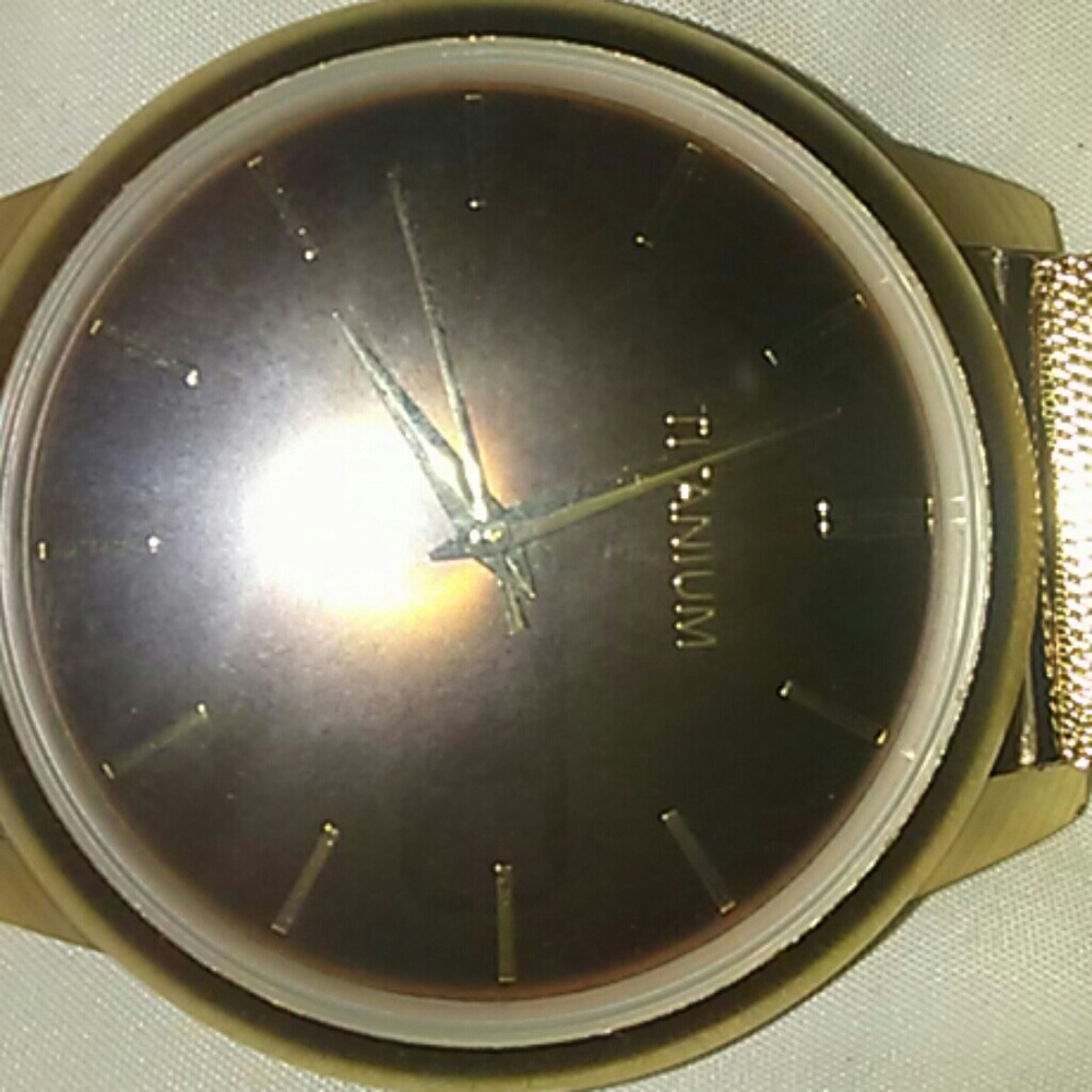 Gold watch - Picture 2 of 4