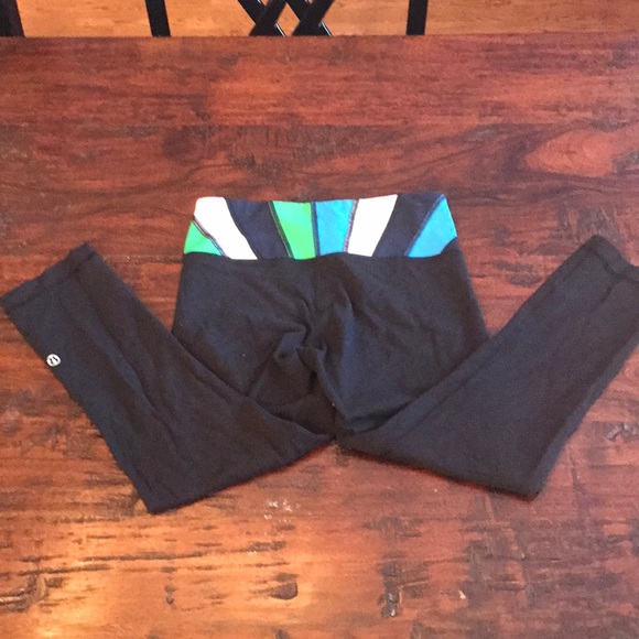 Lululemon Wunder Under Crop - size 2 - Picture 4 of 5