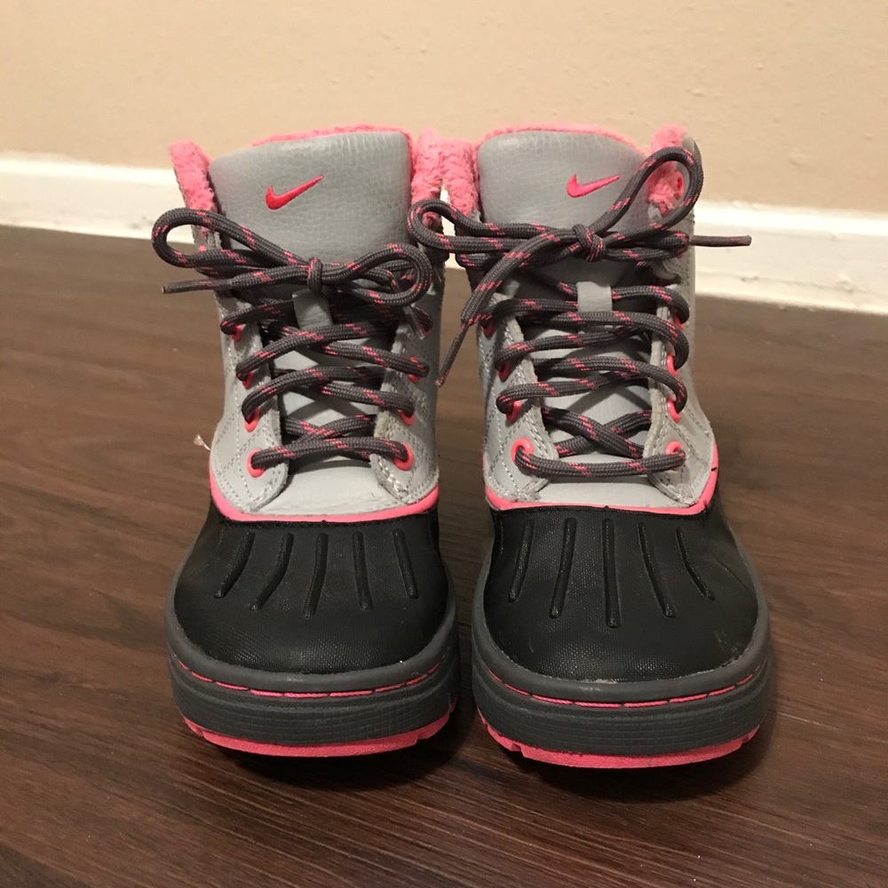 Nike ACG Woodside boots size 1.5