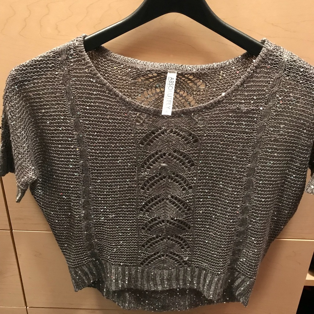 Short sleeve sweater