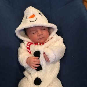 0 to 3 months snowman suit. Worn once for an hour!