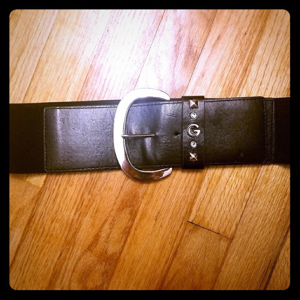 Wide GUESS belt