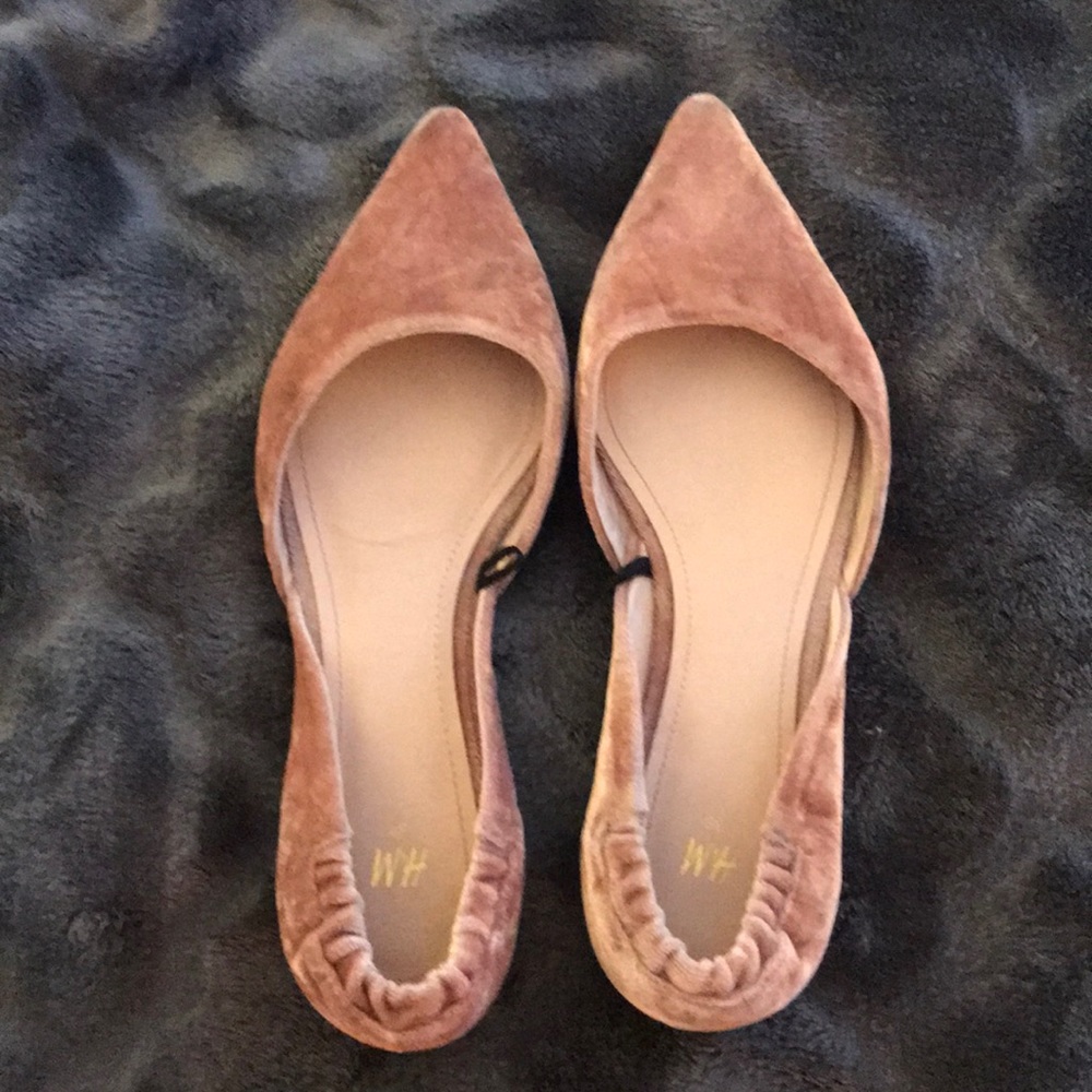 H&M baby pink velvet flat. Size 8