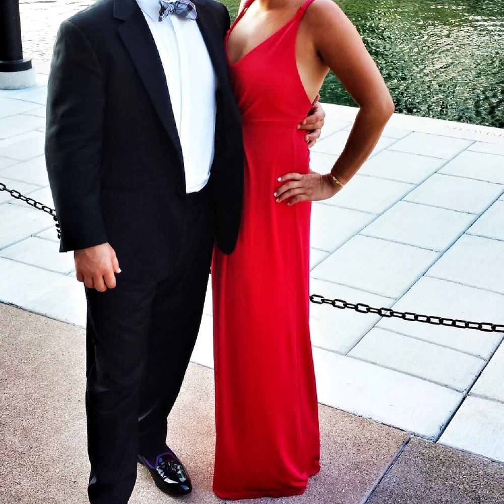 BCBG MaxAzria Hali Gown - Picture 4 of 7