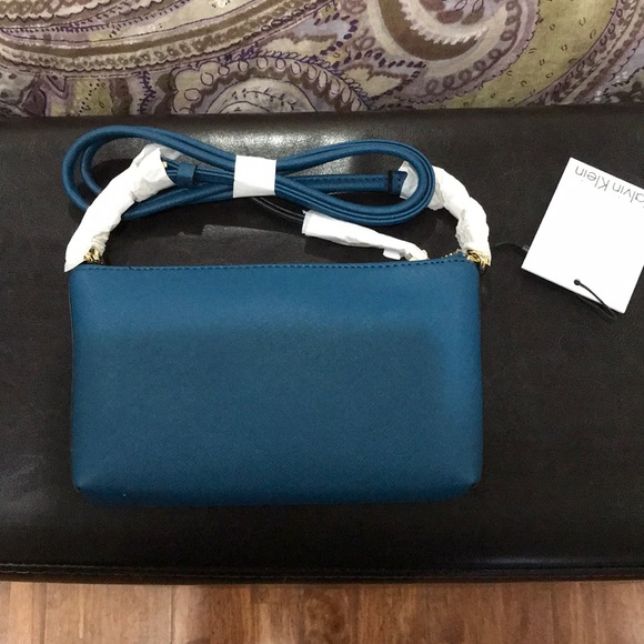 Calvin Klein Crossbody bag - Picture 2 of 2