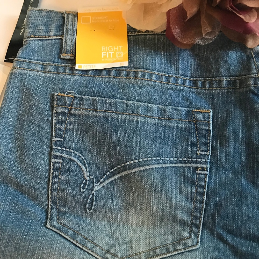 Fashion Bug "Right Fit" Boot Cut Jeans sz 18W Pet - Picture 4 of 6