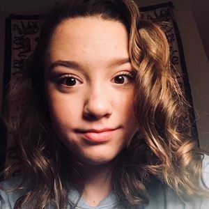 Meet your Posher, Courtney