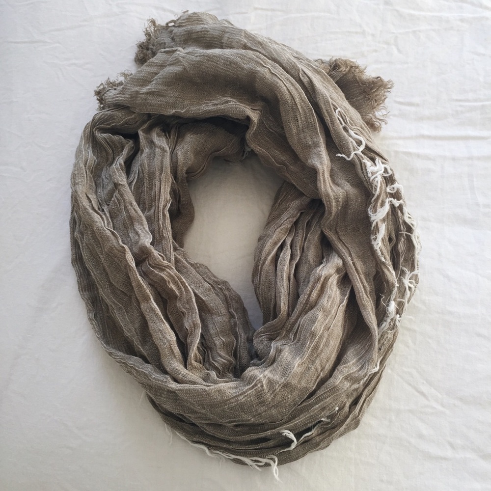 Urban Outfitters • Scarf