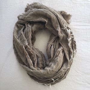 Urban Outfitters • Scarf