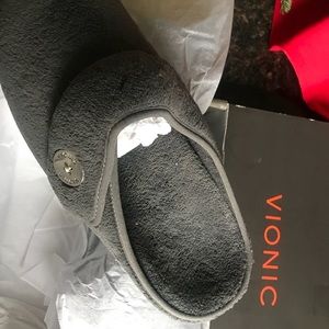Vionic slippers Men’s brand new