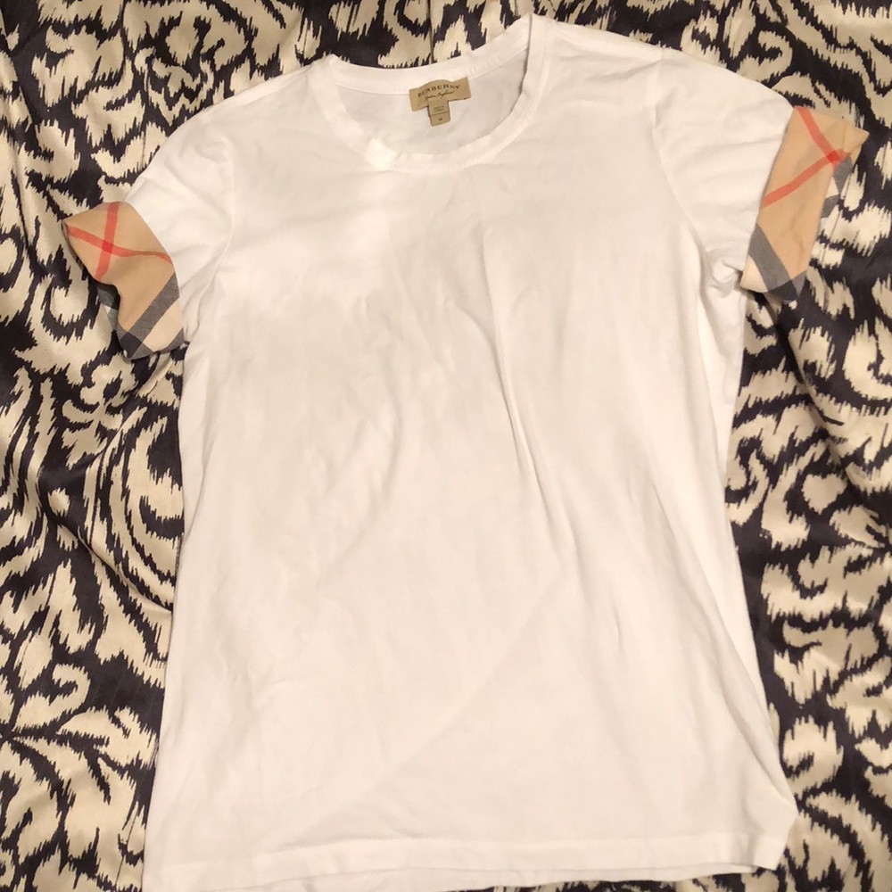 Women’s Medium Burberry t shirt