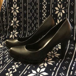 Black Apt 9 pumps size 9