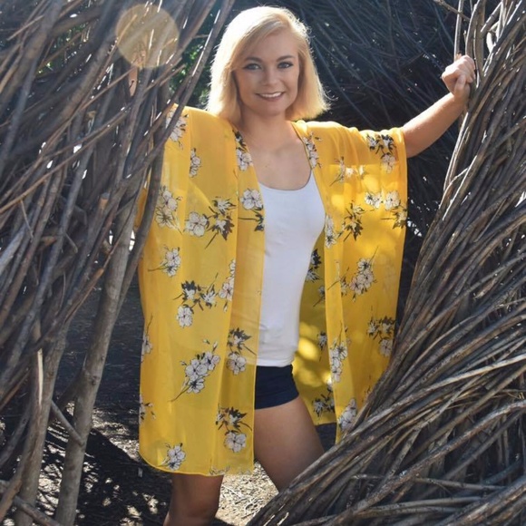 Meet Your Posher, Liz! - Picture 2 of 7