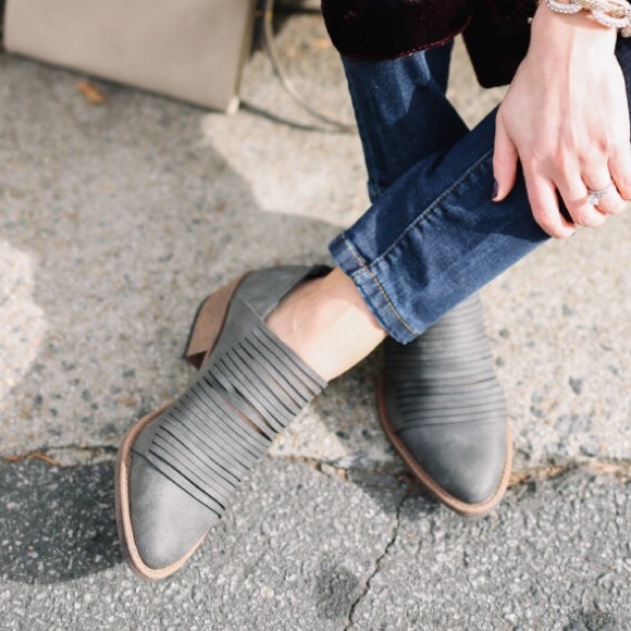 famous footwear dansko