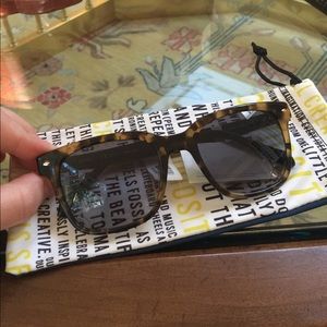 ✔️NWOT Fossil Sunglasses✔️