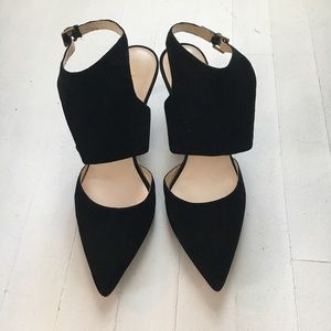 Black low heel shoes