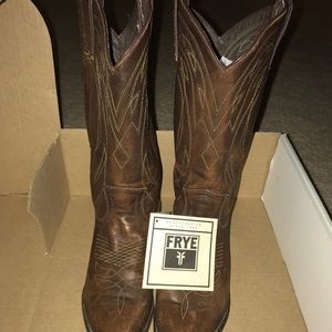 Women’s size 7 FRYE boots