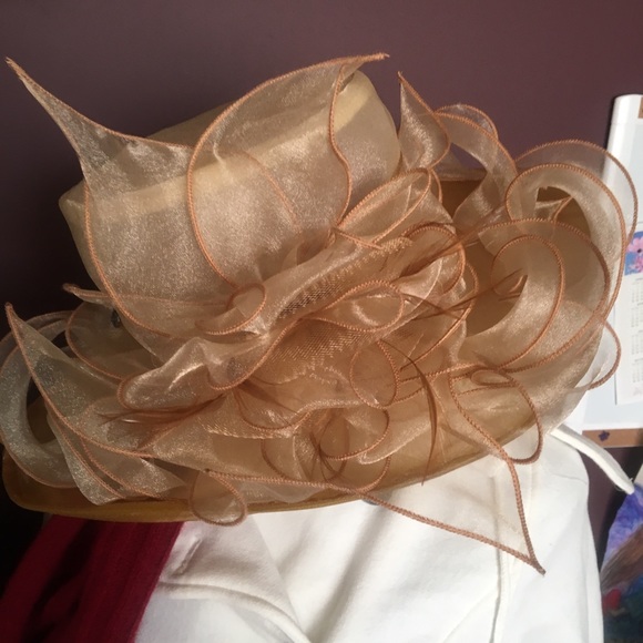 Beautiful hat - Picture 3 of 3