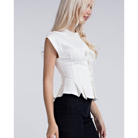 🆕Honey Punch Kira White Lace Up Corset Peplum Top - Picture 4 of 8