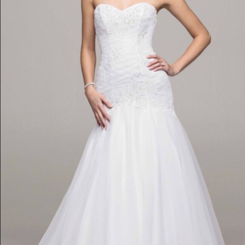 Never worn wedding dress.