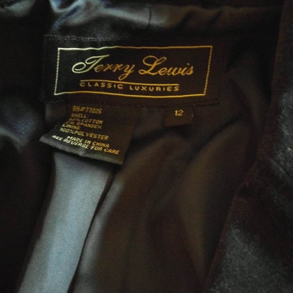 Suit - Picture 2 of 5