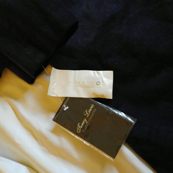 Suit - Picture 4 of 5