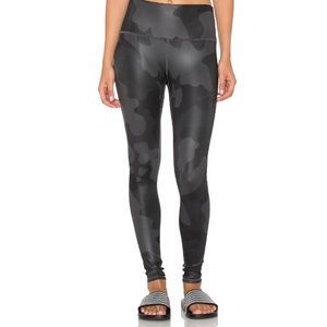 Alo Airbrush legging - gray / Black camo
