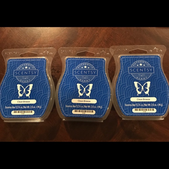 3 PACKAGES OF SCENTSY CLEAN BREEZE WAX MELTERS . - Picture 1 of 5