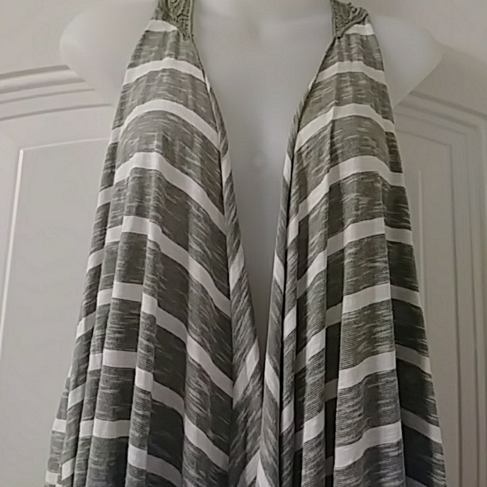 WOMENS TOP SIZE SIZE M/L - Picture 3 of 8