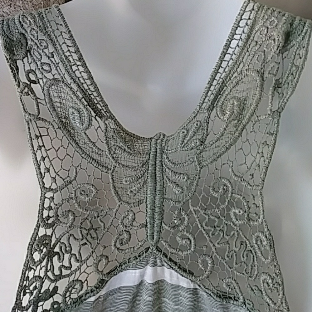 WOMENS TOP SIZE SIZE M/L - Picture 4 of 8