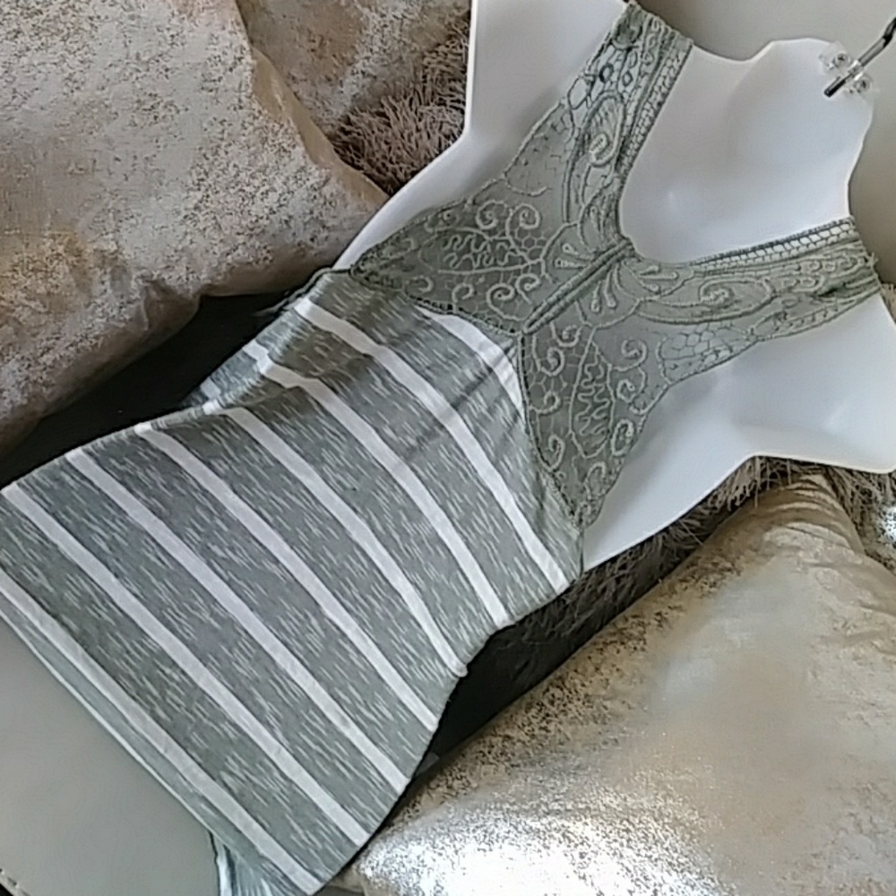 WOMENS TOP SIZE SIZE M/L - Picture 5 of 8