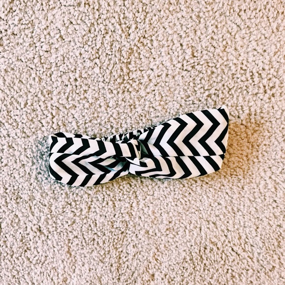 Black and White Headband - Picture 1 of 1