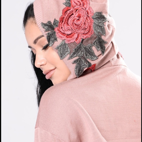 Rose hood - Picture 2 of 2