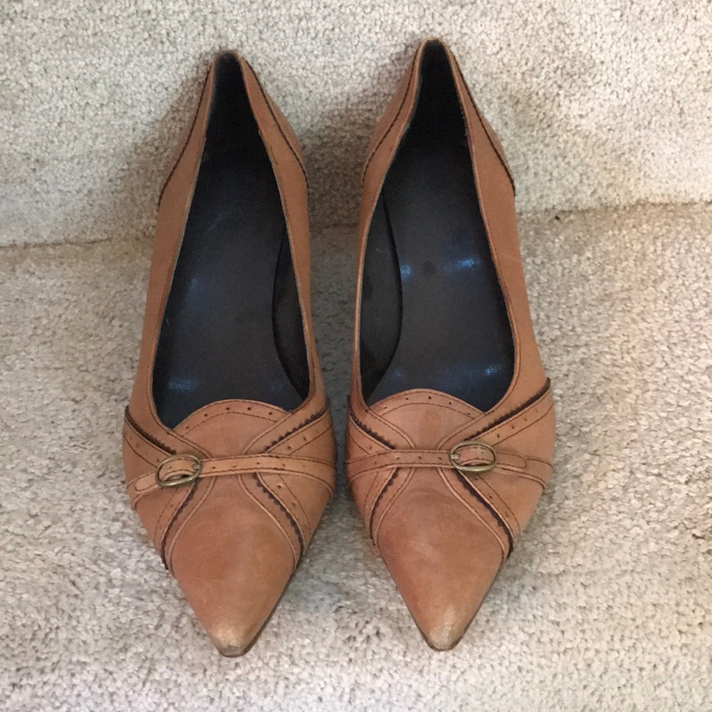 Leather pointed toe kitten heels