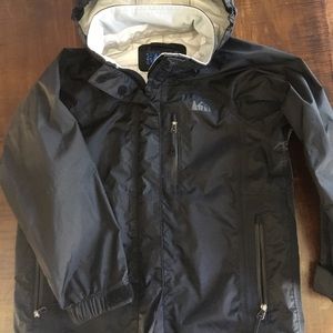 REI boys’ XXS 4/5 rain jacket, hood attached.