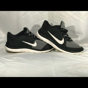 💕NIKE FREE 4.0 BLACK&WHITE RUNNING SHOES▪️Sz 9.5