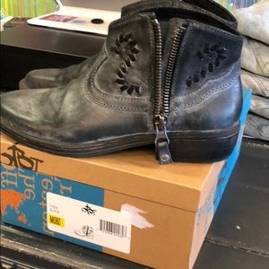 OTBT Trek Black