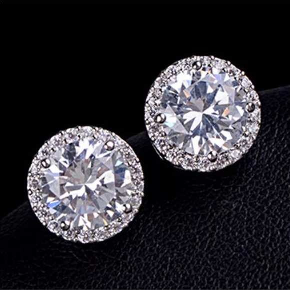 Spectacular Stud Earrings - Picture 3 of 7